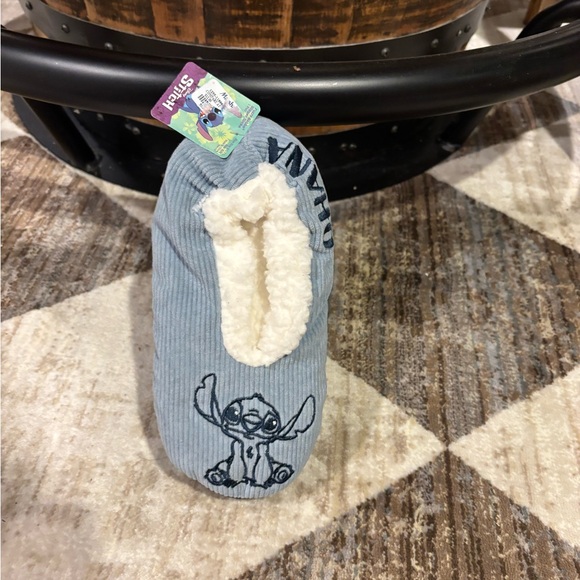 Women's,Girls,Boys Disney Stitch Fuzzy Babba SlipperSocks Size 5 1/2 - 7 1/2 S/M - Picture 8 of 10